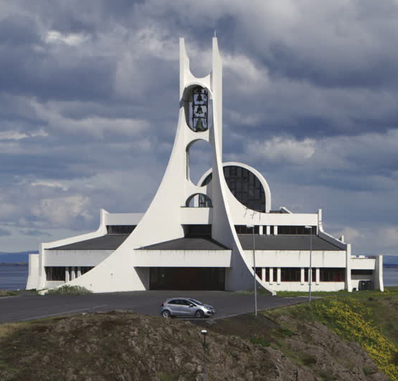 Iglesia-Stykkisholmur-Islandia_arquitectura-moderna-costa-rocosa